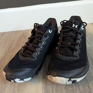 Under Armour‎ Size 9.5 Black & White HOVR Breakthru Athletic Sneaker Shoes